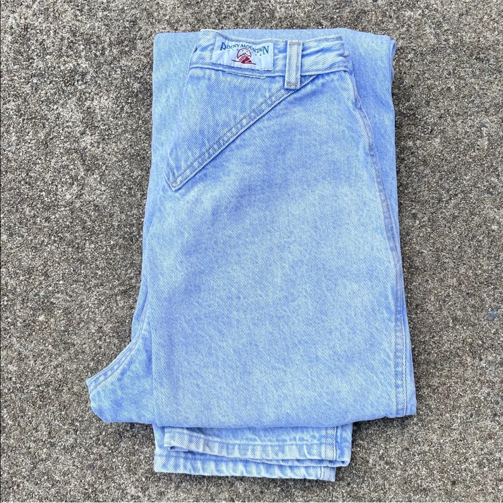 Vintage Rocky Mountain jeans!! They are a 25/26 in waist and 36in long